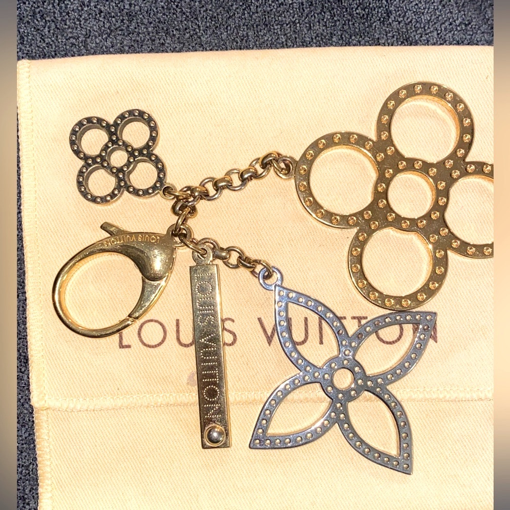 AUTHENTIC LOUIS VUITTON TAPAGE KEYCHAIN - BAG CHARM WITH DUSTBAG